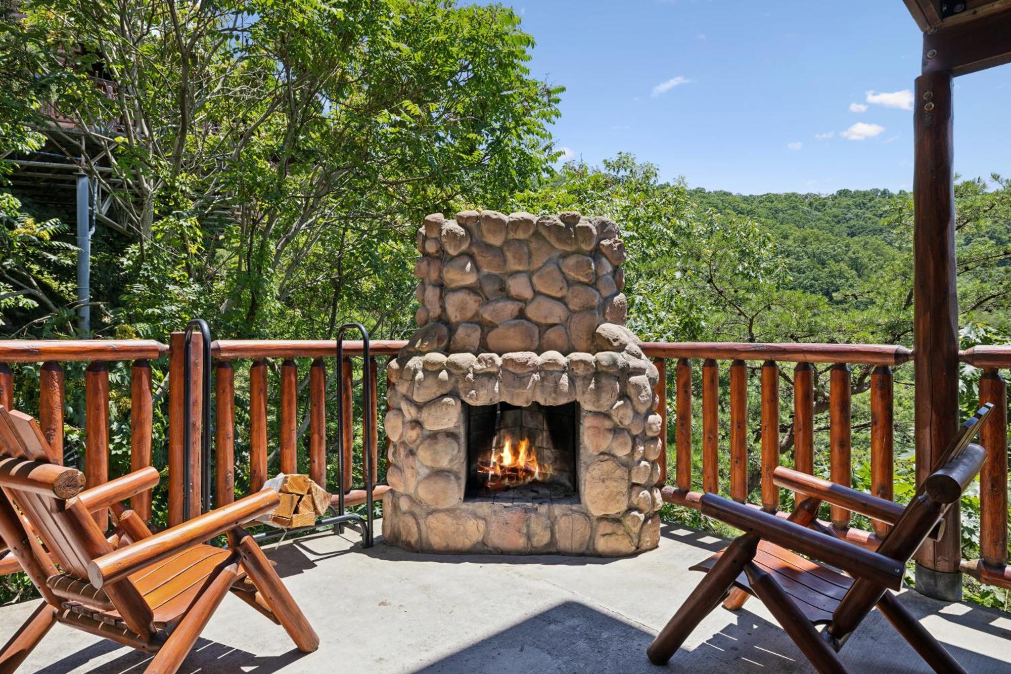Amazing Views, Pool, Hot Tub, Game Room Севьервилл Экстерьер фото